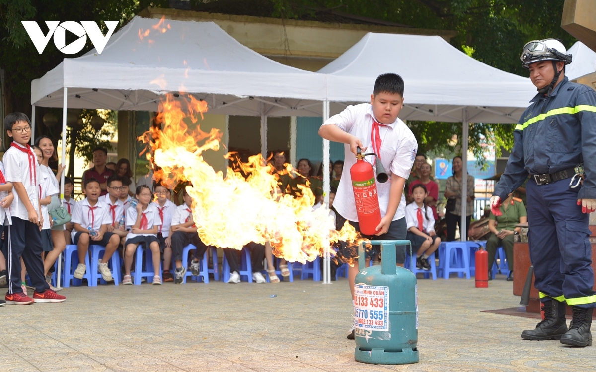 Trải nghiệm phòng cháy chữa cháy với trưng bày chuyên đề của Bộ Công an